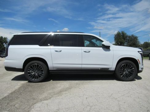 Used 2026 Cadillac Escalade ESV Platinum Sport w/ LPO, Floor Liner Package AWD/4WD image 2