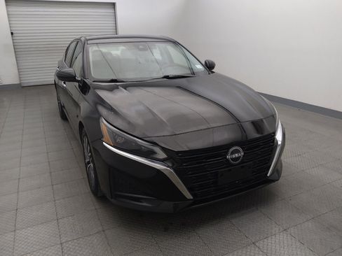 Used 2023 Nissan Altima 2.5 SV FWD image 14