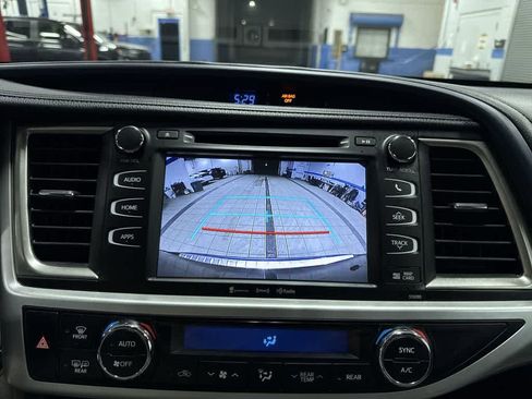 Used 2019 Toyota Highlander XLE w/ Protection Package #3 AWD/4WD image 27