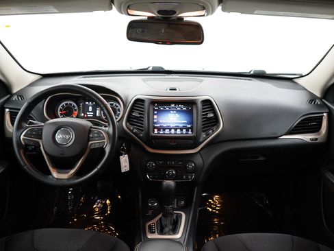 Used 2015 Jeep Cherokee Latitude w/ Cold Weather Group AWD/4WD image 13