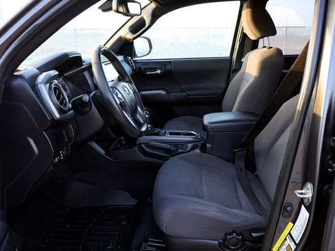 Used 2019 Toyota Tacoma TRD Sport w/ Technology Package image 23