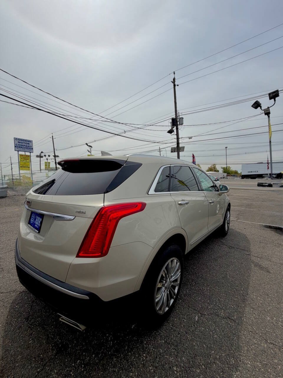 Used 2017 Cadillac XT5 Luxury w/ LPO, Wheel Lock Package AWD/4WD image 6