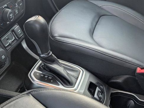 Used 2019 Jeep Renegade Limited w/ UConnect 8.4 Nav Group AWD/4WD image 13