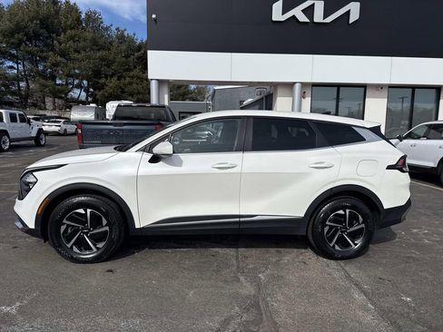 Used 2023 Kia Sportage LX image 2