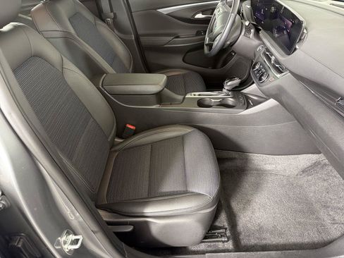 Used 2025 Buick Envista Preferred w/ Convenience I Package FWD image 11