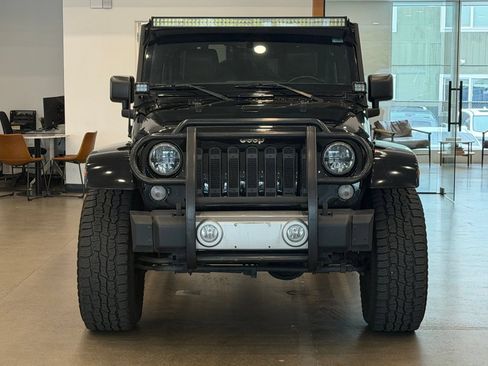 Used 2015 Jeep Wrangler Unlimited Sahara w/ Connectivity Group AWD/4WD image 2