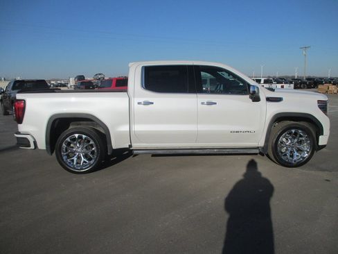 Certified 2022 GMC Sierra 1500 Denali image 4