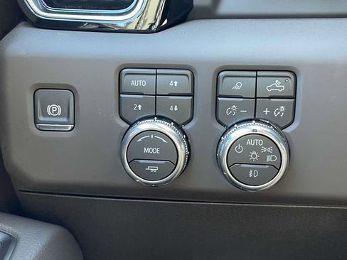 New 2026 GMC Sierra 2500 Denali w/ Denali Reserve Package image 18