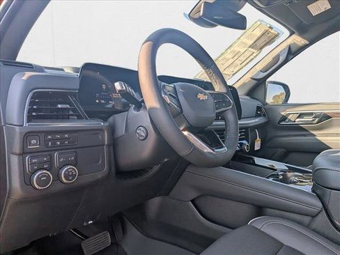New 2025 Chevrolet Suburban Premier image 9