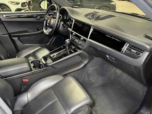 Used 2024 Porsche Macan image 22