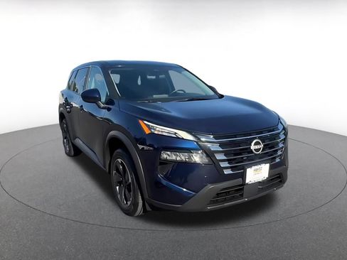 Used 2025 Nissan Rogue SV FWD image 3