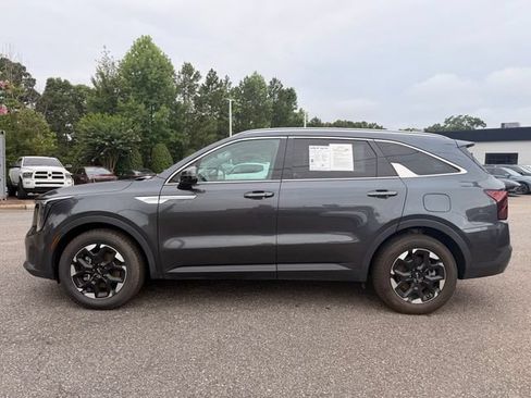 Certified 2024 Kia Sorento S FWD image 2