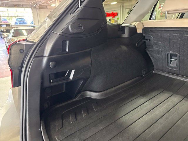 Used 2016 Subaru Outback 2.5i Limited AWD/4WD image 37