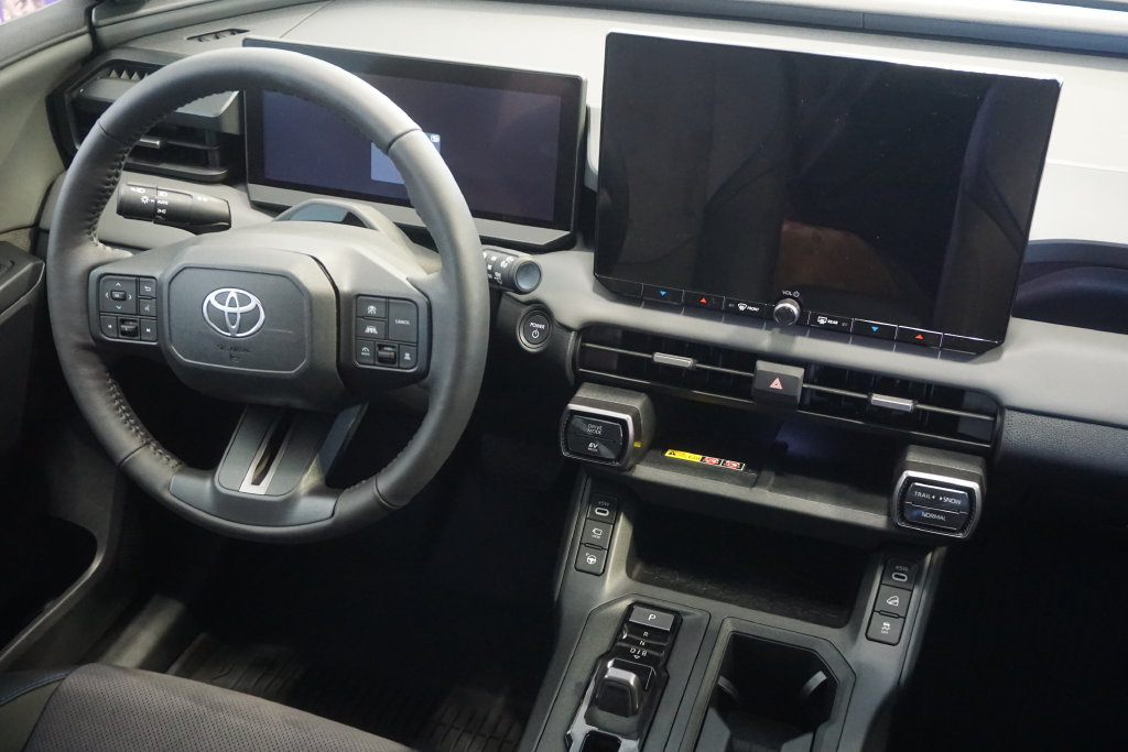 Used 2026 Toyota RAV4 XSE w/ Panoramic Sun Roof Package AWD/4WD image 31