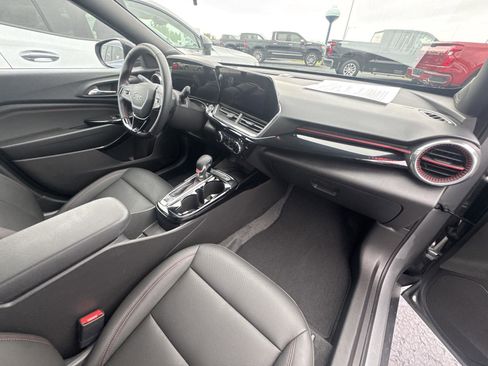 Used 2025 Chevrolet Trax RS w/ Sunroof Package FWD image 14
