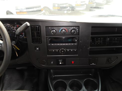Used 2016 Chevrolet Express 2500 RWD image 17