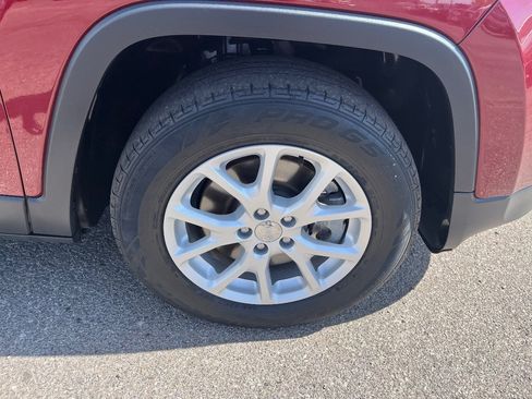 Used 2018 Jeep Cherokee Latitude AWD/4WD image 43