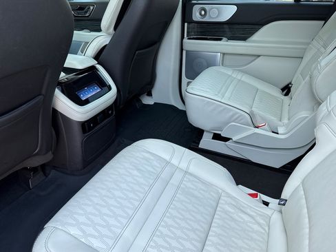 Certified 2022 Lincoln Navigator Black Label AWD/4WD image 12