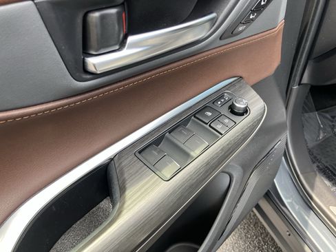 Used 2021 Toyota Venza Limited AWD/4WD image 15
