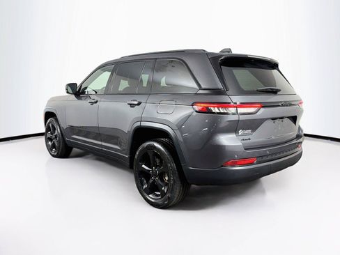 Used 2023 Jeep Grand Cherokee Altitude AWD/4WD image 9