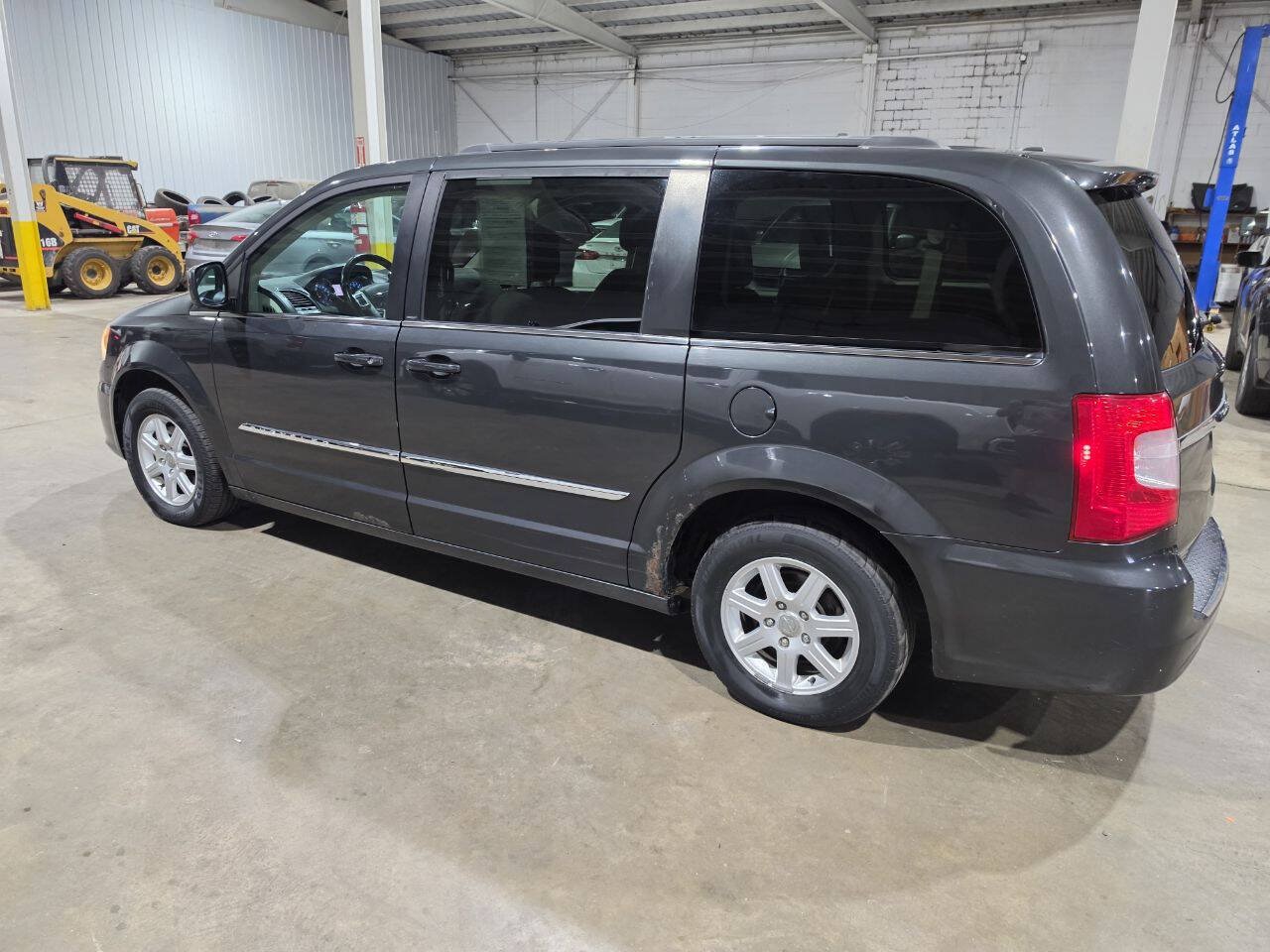 Used 2011 Chrysler Town & Country Touring FWD image 7