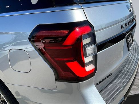 Used 2022 Ford Expedition Limited RWD image 24