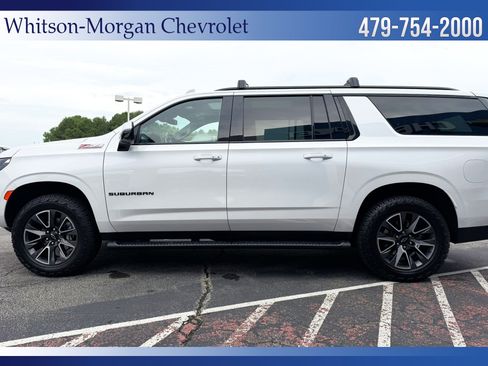 Used 2024 Chevrolet Suburban Z71 w/ Luxury Package AWD/4WD image 6