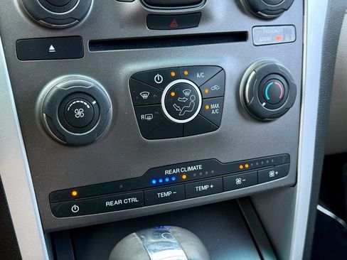 Used 2015 Ford Explorer XLT AWD/4WD image 31