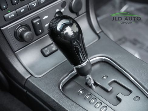 Used 2004 Ford Thunderbird Premium image 32