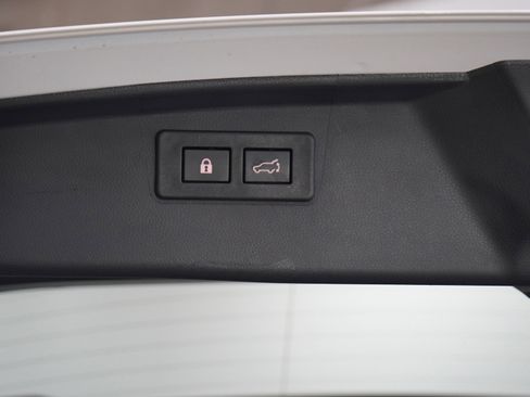 Used 2023 Subaru Outback Touring w/ Popular Package #2 image 17