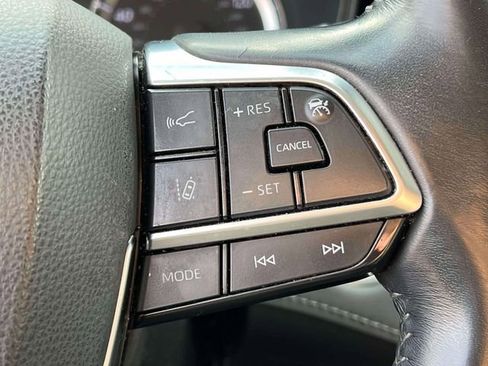 Used 2021 Toyota Highlander LE image 21