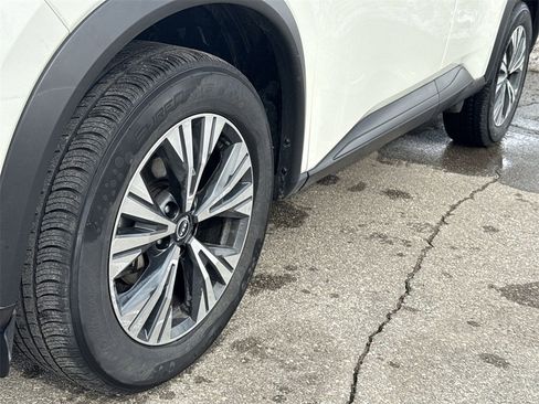 Used 2023 Nissan Rogue SV image 18