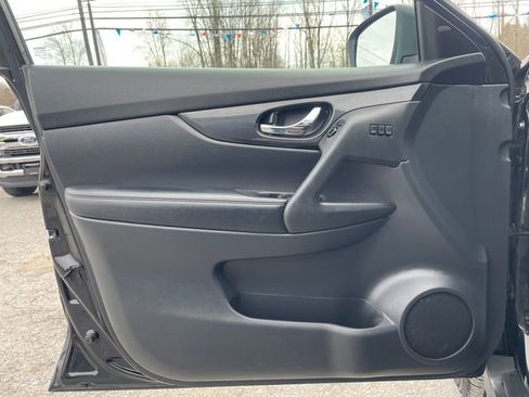 Used 2018 Nissan Rogue AWD image 9