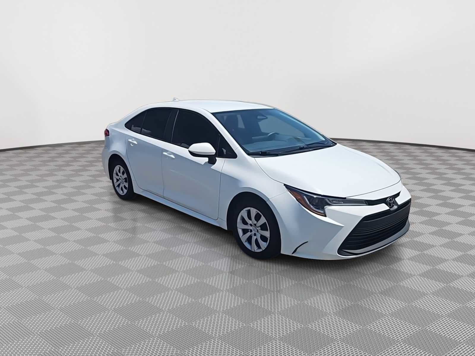Used 2023 Toyota Corolla LE FWD image 2
