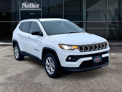 Used 2024 Jeep Compass Latitude image 12