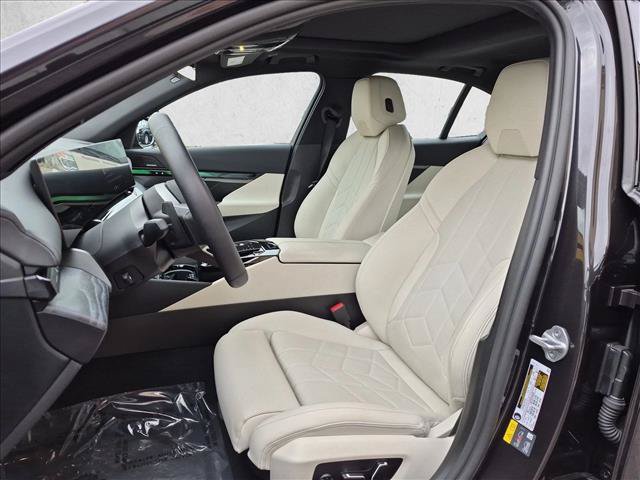 Used 2026 BMW i5 eDrive40 w/ M Sport Package RWD image 4