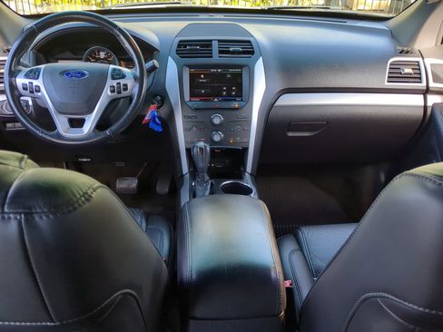 Used 2013 Ford Explorer XLT image 14