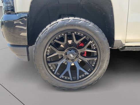 Used 2018 Chevrolet Silverado 1500 LTZ Z71 w/ LTZ Plus Package AWD/4WD image 12