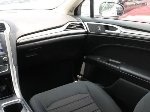 Used 2020 Ford Fusion SE FWD image 18
