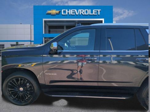 Used 2024 Chevrolet Tahoe Premier AWD/4WD image 13