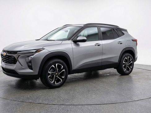 Used 2025 Chevrolet TrailBlazer LT image 3