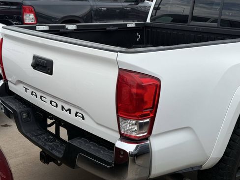 Used 2017 Toyota Tacoma SR5 w/ Tow Package RWD image 16