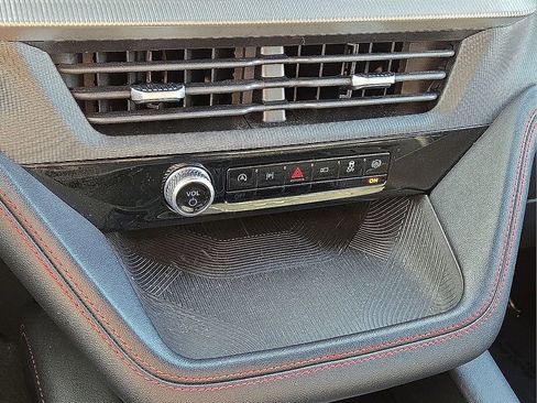 Used 2025 Ford Explorer ST-Line w/ ST-Line Street Pack image 31