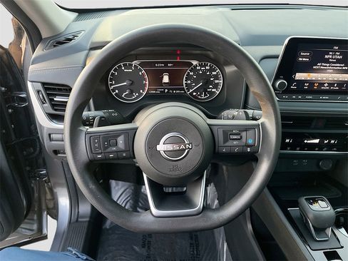 Used 2024 Nissan Rogue SV image 11