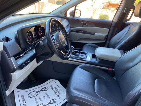 Used 2022 Kia Carnival LX FWD image 31