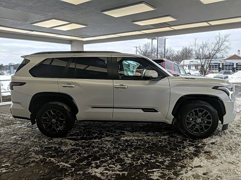 Used 2024 Toyota Sequoia Platinum image 4