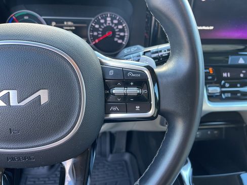 Certified 2022 Kia Sorento SX image 18