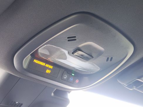 Used 2024 Chevrolet Trax RS FWD image 28