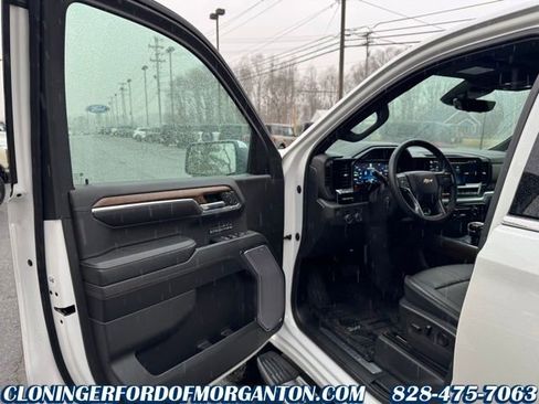 Used 2023 Chevrolet Silverado 1500 High Country w/ Technology Package image 16