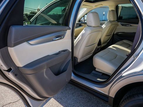 Used 2017 Cadillac XT5 Luxury w/ Driver Awareness Package FWD image 27